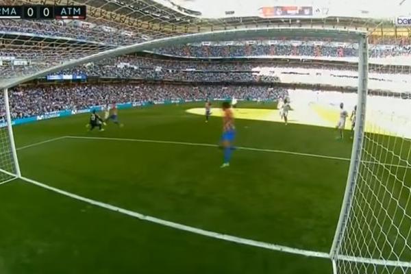 Ovo je najbolja intervencija nekog defanzivca ikada? A delo je bivšeg igrača Partizana! (VIDEO)