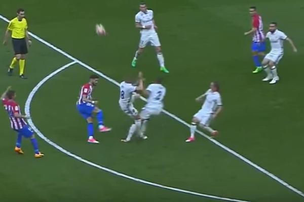 Pepeu popucala rebra u stravičnom sudaru sa saigračem! (VIDEO)