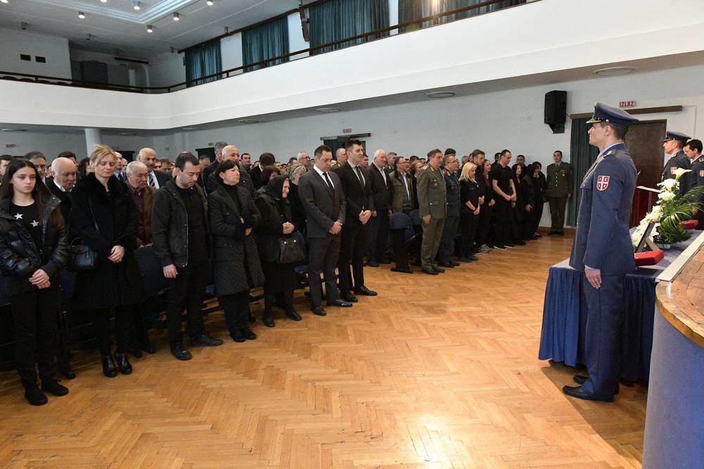 TUGA NEIZMERNA: Ovako su se porodice i Vojska oprostili od stradalih pilota (FOTO)