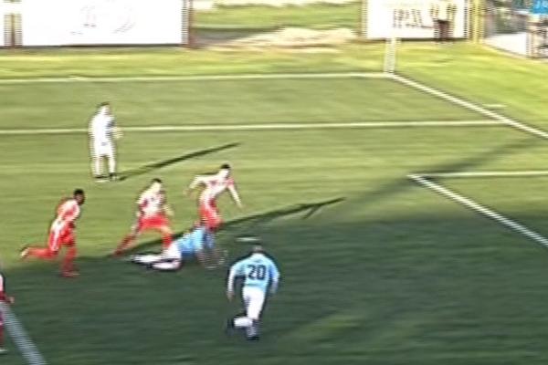 SKANDAL! Sudija nije svirao čist penal za Rad protiv Zvezde! (VIDEO)