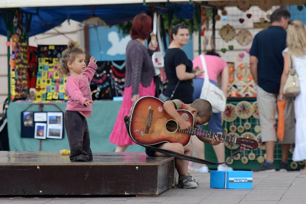 Ovo je NAJPORAZNIJA slika Srbije: Deca prolaze od robovskih poslova do UGOVORENIH BRAKOVA!