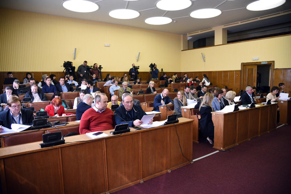 DRUGA OSTAVKA ZBOG STUDENTSKIH PROTESTA! Član RIK iz LDP podržao mlade ovim gestom!