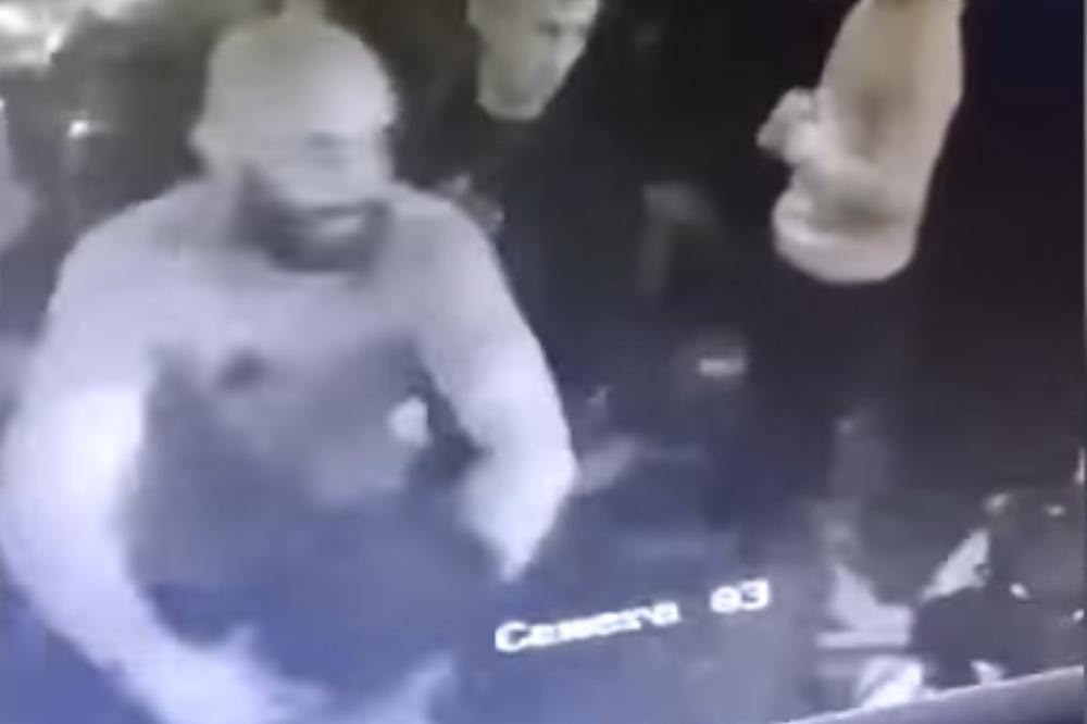 SNIMAK KOJI JE ŠOKIRAO OSTRVO! Zvezda engleskog fudbala popila ozbiljne batine u noćnom klubu! (VIDEO)