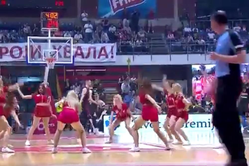 Zvezdine čirlidersice su toliko vrele da čak ni sudija nije znao u šta treba da gleda! (VIDEO)