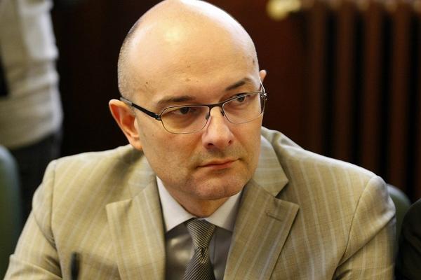 RIK, VANREDNA KONFERENCIJA: "Protesti su prerasli u nasilje, pokušali su da unesu noževe i palice"