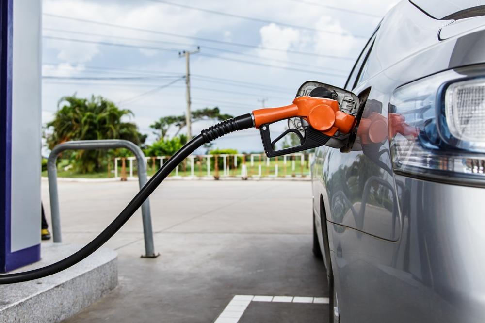 DANIMA TOČILI OVO UMESTO BENZINA, AUUU: Mušterije svedočile da su im se VOZILA POKVARILA, automehaničari ZATRPANI!