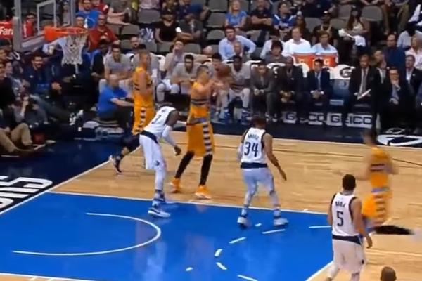 Legendarni kvoterbek ni u NFL nije video asistenciju poput one koja je pošla Jokiću za rukom! (VIDEO)