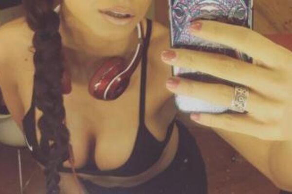 MINISTARKA ZAPALILA INSTAGRAM! Bezobrazno seksi Edita dekolteom izazvala HAOS! (FOTO)