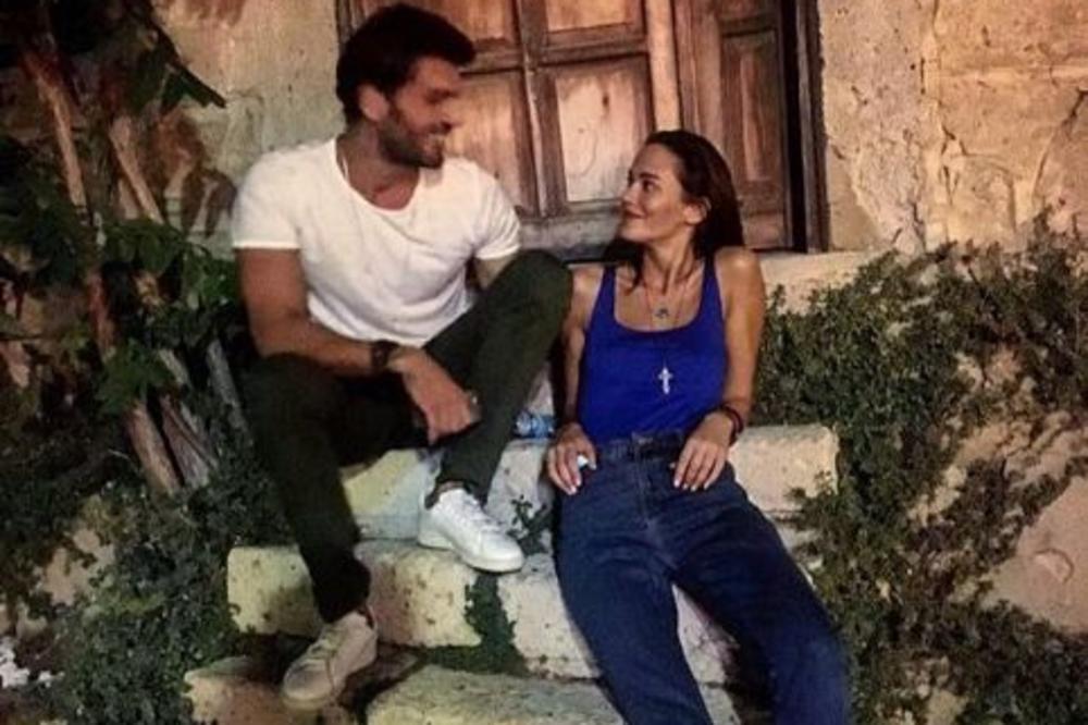 EKSKLUZIVNO! Ovo je SRPKINJA koju je popularni turski glumac oženio u tajnosti!