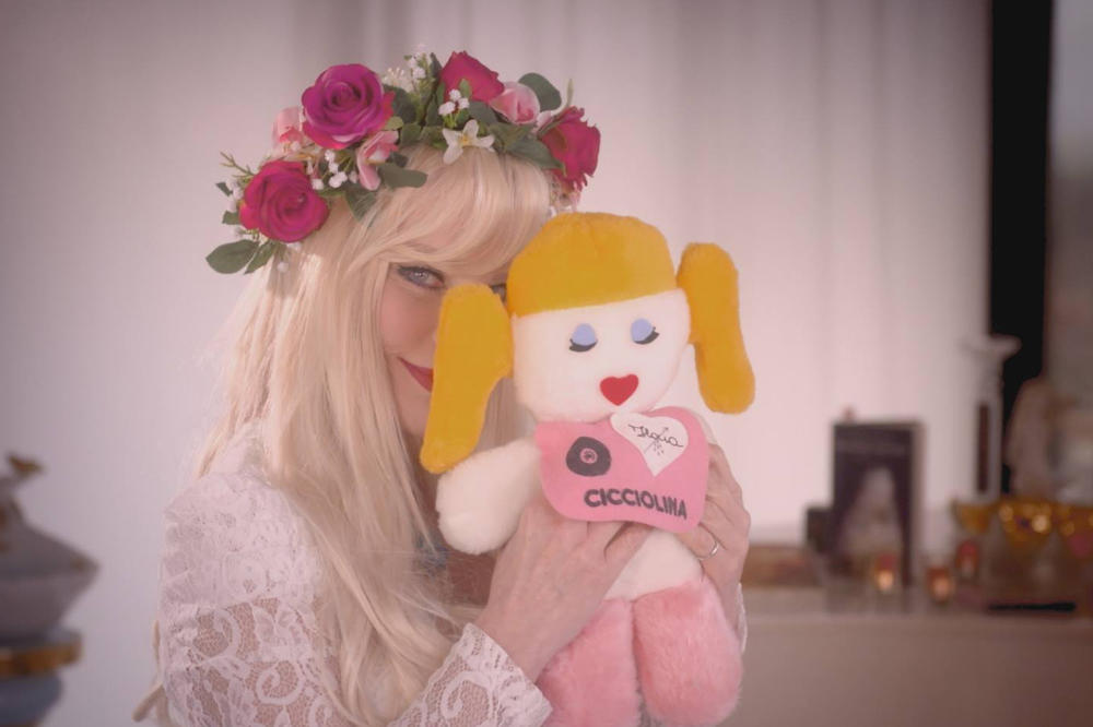 ĆIĆOLINA U BEOGRADU! Porno zvezda na Beldocs festivalu! (VIDEO)