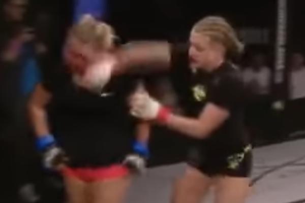 Mislila je da se oglasilo zvono za kraj runde, a onda je popila batine koje nikad neće zaboraviti! (VIDEO)