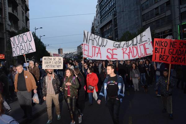 DEMONSTRANTI ODGOVORILI VULINU: Iako smenjuješ čelnike RTS-a, MI NASTAVLJAMO!
