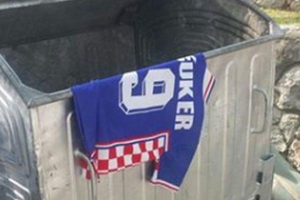 ŠTA JE DOŽIVEO? Od zvezda do kontejnera... Šukerovi dresovi sada krase kante za đubre! (FOTO)