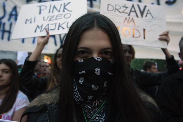 OVO JE NAJJAČA PORUKA NA PROTESTIMA: Studentkinja OBJASNILA! (FOTO)