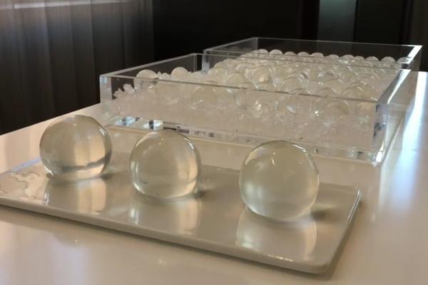 Plastika je prošlost: Voda budućnosti se nalazi u kuglicama! (GIF) (VIDEO)