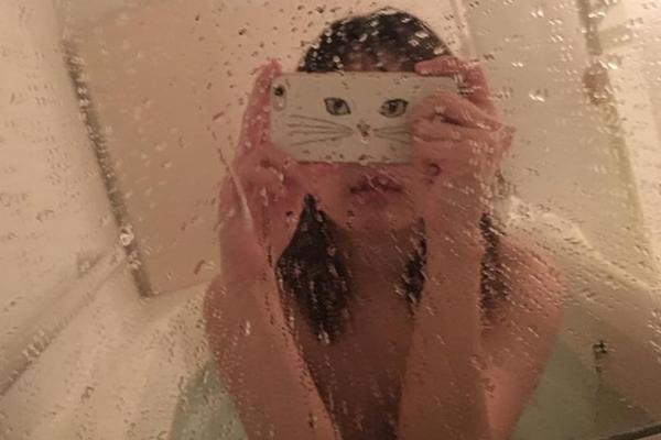 VOLI POROKE: Brazilskog reprezentativca hoće da deportuju iz Kine zbog porno glumice i kockanja! (FOTO)