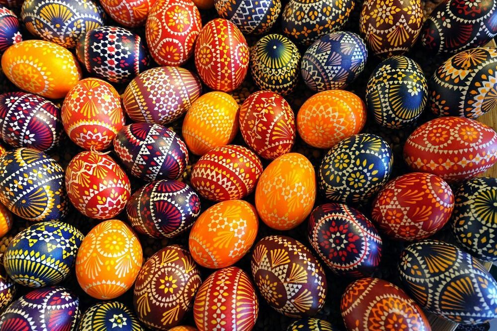 EVO KAKO DA HRANOM OFARBATE USKRŠNJA JAJA: Kajaćete se što ranije niste znali, TRIK ZLATA VREDAN