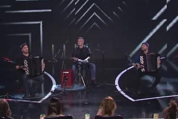 TUGA, UMRO UČESNIK POZNATOG PEVAČKOG TAKMIČENJA! (FOTO)