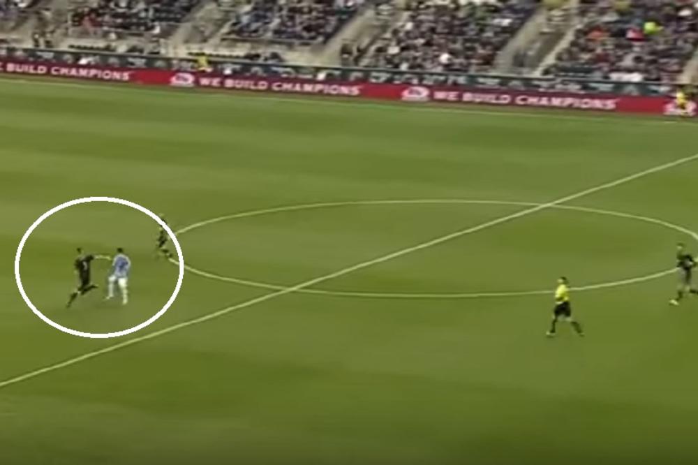 OSTAĆETE BEZ TEKSTA! David Vilja postigao golčinu sa pola terena! (VIDEO)