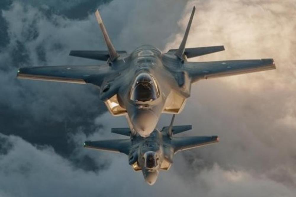 RAT SAMO ŠTO NIJE POČEO? Amerika raspoređuje BOMBARDERE F-35 po celoj Evropi, šta će RUSI? (VIDEO)