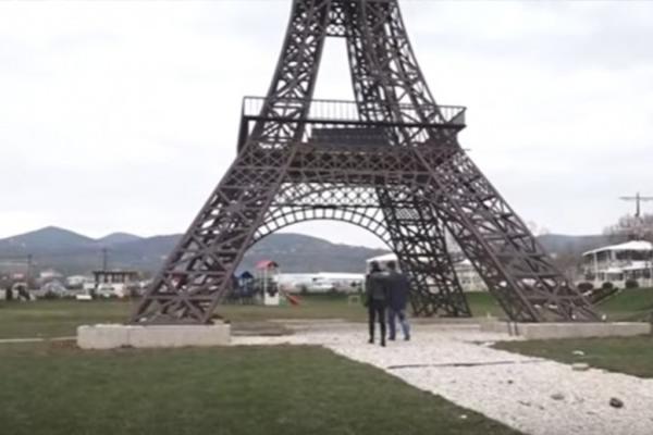 ALBANAC GRADI AJFELOVU KULU USRED SRBIJE: Kada vidite kako izgleda i šta će nići...nećete ostati ravnodušni! (VIDEO)