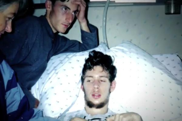 OVAJ DEČKO SE PROBUDIO IZ KOME POSLE 12 GODINA: A onda je rekao nešto što je svima nateralo suze na lice! (VIDEO)