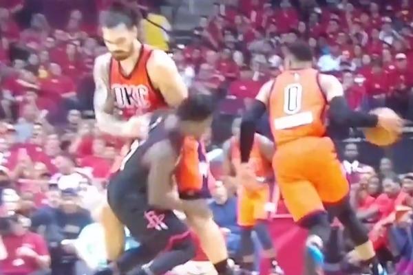 Posle duela sa gorostasnim Adamsom, Beverli je imao blizak susret sa parketom i mnogo sreće što i dalje hoda! (VIDEO)