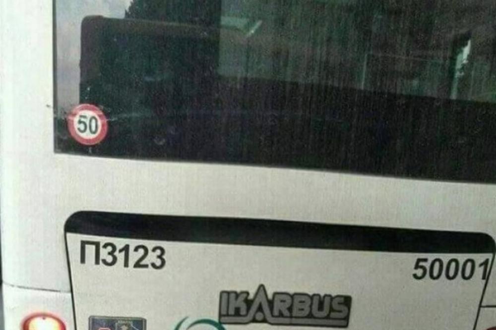 ŠTA SE OVDE DESILO??? Ceo Beograd priča o autobusu i onom što je za njega zakačeno! (FOTO)