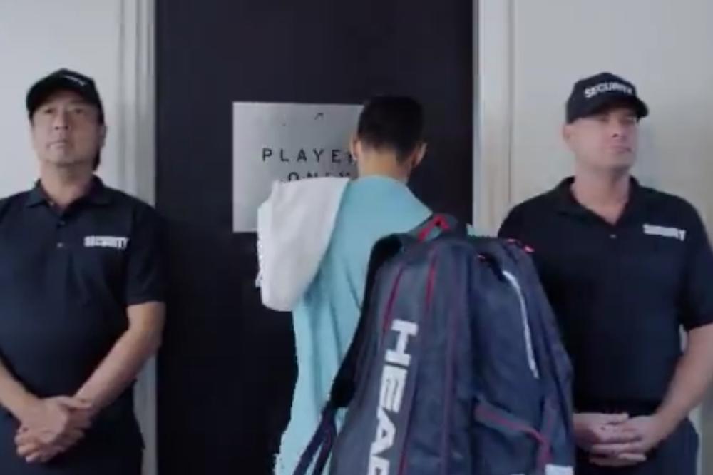 NOLE OTKRIO NAJVEĆU TAJNU IZ SVLAČIONICE: Nećete verovati šta Srbin radi unutra! (VIDEO)