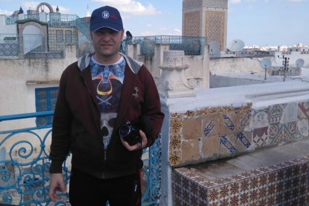 Oglasio se Dejan, direktor KUD-a s kojim je 13-oro dece od noćas zarobljeno na aerodromu u Larnaki na Kipru!