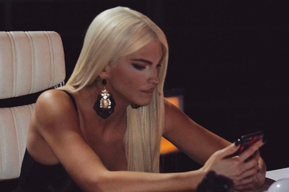 PRVI PUT POSLE OPERACIJE: Konačno otkriveno kako se JK stvarno oseća!