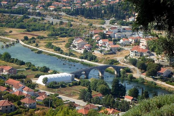 OVAJ GRAD JE TURISTIČKI HIT ZA SRBE OVOG LETA! Sve POPUNJENO, do septembra nema PRAZNIH SOBA!
