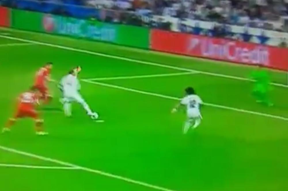 RAMOS ĆE ZAUVEK ŽELETI DA ZABORAVI OVO VEČE! Zvezda Reala postigla najbizarniji autogol sezone! (VIDEO)