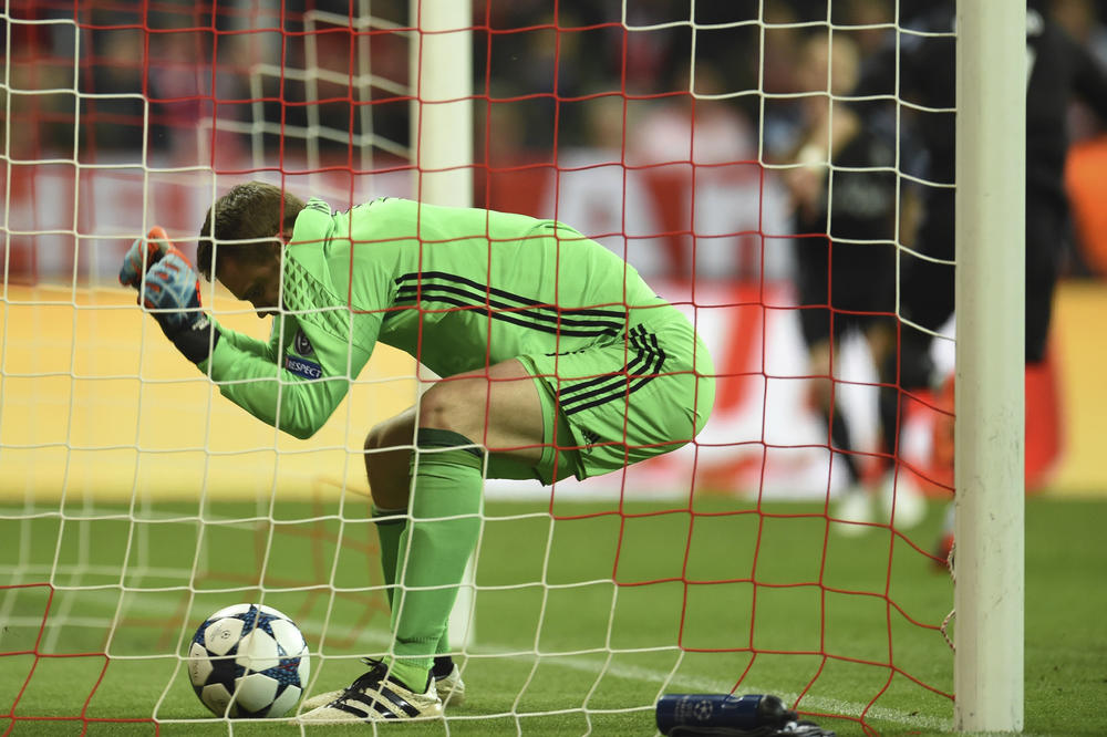 VRAĆA SE! Manuel Nojer ponovo između stativa, i to baš na rođendan! (FOTO)