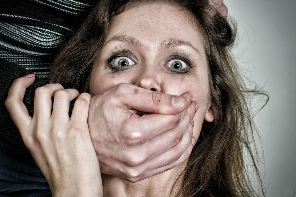 MLADIĆ SILOVAO AUTISTIČNU SESTRU, ALI TO NIJE SVE! Ono što je posle usledilo zgrozilo je i sudije!