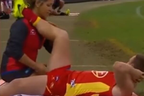 NAPIPALA MU "BOLNU" TAČKU: Posle njenih dodira je leteo po terenu i bio igrač utakmice! (VIDEO)