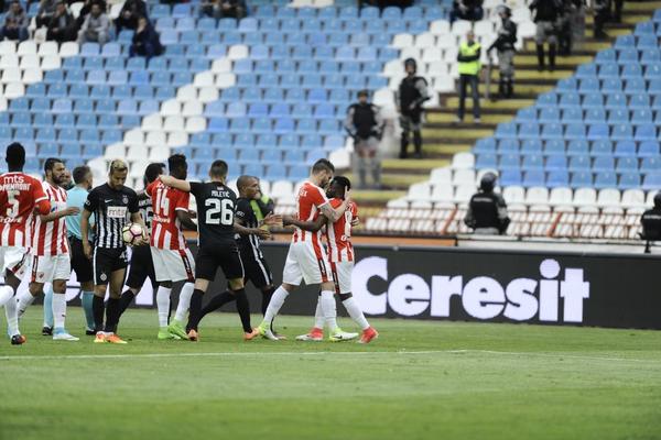 RAT VEČITIH! Ko bi rekao?! Zvezda ispred nosa otima čoveka koji je VEĆ VIĐEN u Humskoj! (VIDEO)