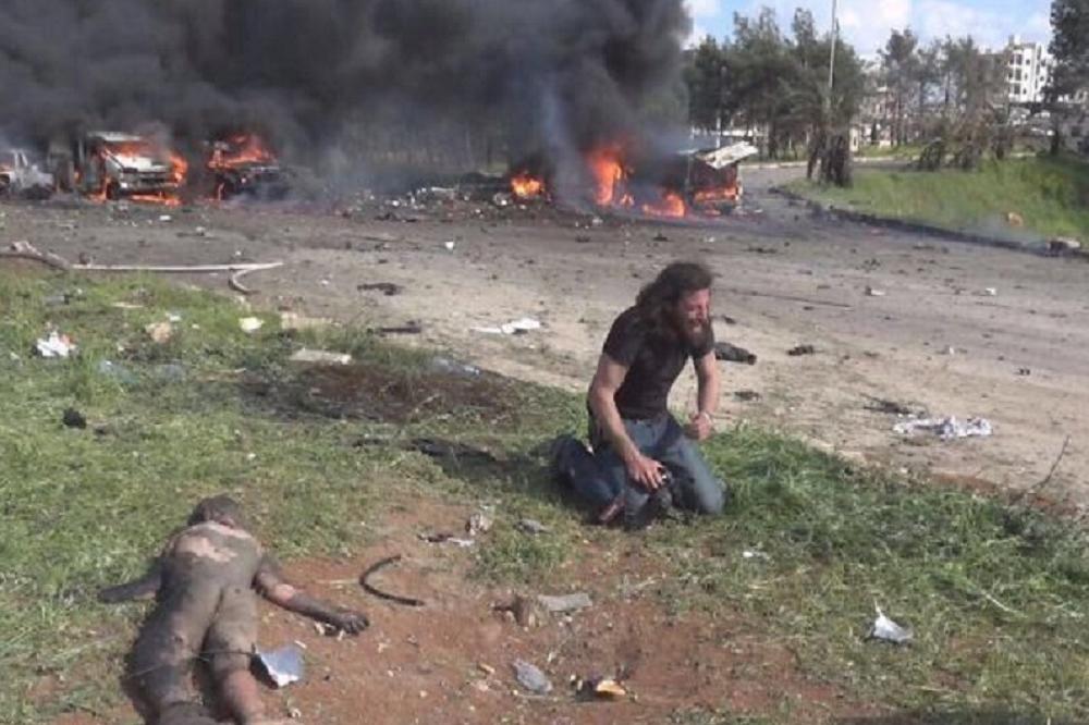 Fotoreporter je slikao masakr u Siriji, a onda je spustio kameru na zemlju i zaplakao! (UZNEMIRUJUĆI VIDEO)