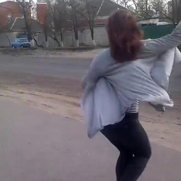 Tverkovala pored puta, pa IZAZVALA TEŠKU SAOBRAĆAJKU! (VIDEO)