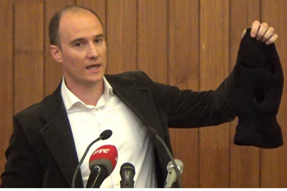 Balša Božović izvukao FANTOMKU na sednici Skupštine Grada! Pogledajte šta se onda desilo! (VIDEO)