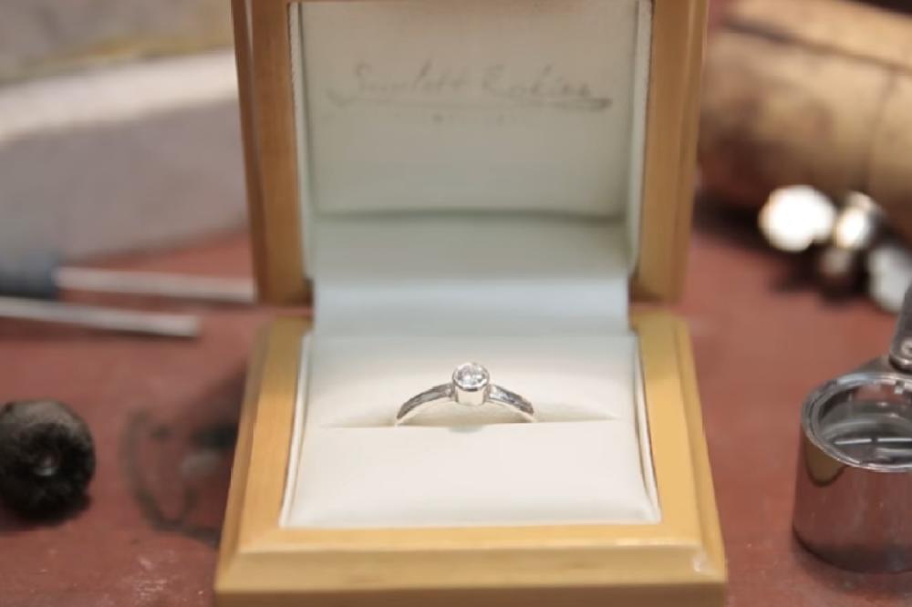 BILA JE PRESREĆNA KAD JE ZAPROSIO, A ONDA SE SVE SRUŠILO: Saznala je UŽASNU ISTINU o vereničkom prstenu!