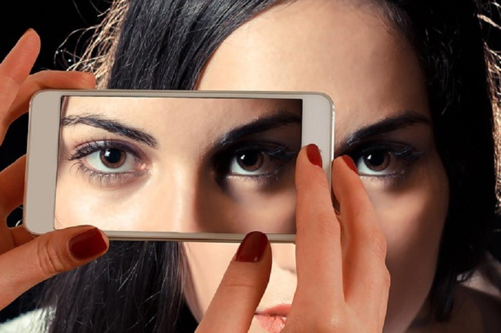 Igra vam oko? Evo šta to znači i da li je opasno! (FOTO) (GIF)