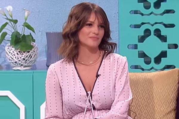 Ostvarila se u najlepšoj ulozi: Jelena Kostov PRVI PUT nakon porođaja u javnosti! Da li je izvadila silikone ili ne? (FOTO)