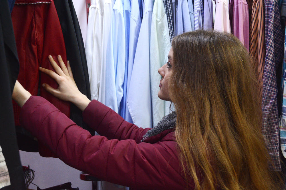 TIFANI, DŽIMI ČU, PALOMA PIKASO ZA MALE PARE: Ovo je prodavnica koja nudi odeću i posteljinu na kilo, ROBA STIŽE PRAVO IZ PARIZA! (FOTO)