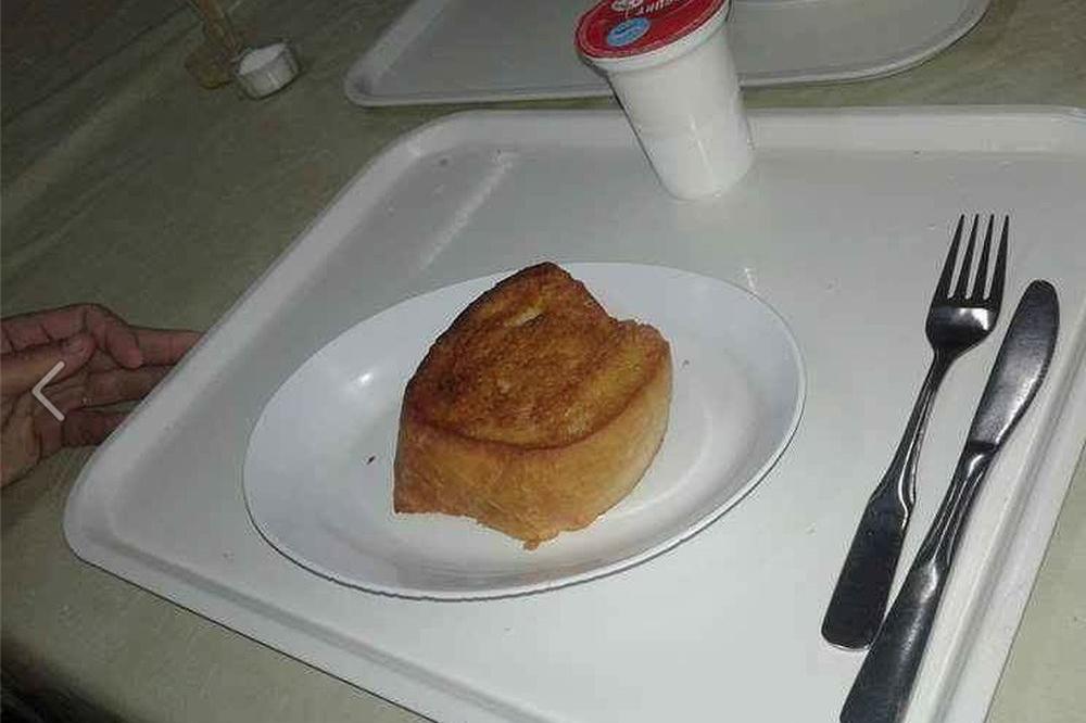 KOMAD HLEBA I ČAŠA JOGURTA, pa radi! Ovo jedu SRPSKI POLICAJCI na KOSOVU! (FOTO)