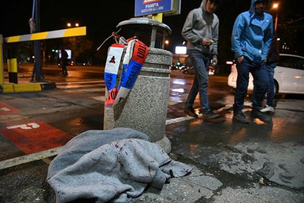 IZBODENI MIGRANTI USRED BEOGRADA: 8 napadača iskasapilo 2 azilanta!