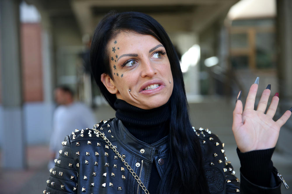 ONA BAŠ NE ŽELI DA LIČI NA ŽENSKO! Krunićka obrijala GLAVU, izgleda ZASTRAŠUJUĆE (FOTO)