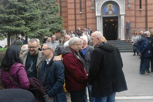 UZ SUZE, BOL I JECAJE DO VEČNOG POČINKA: Ršumović nije mogao da se smiri...Sahranjen Raša Popov! (FOTO)