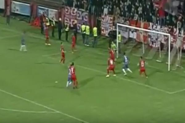 Da li je bio penal za Zvezdu? Sa tribina se čulo "Lopovi, lopovi"! Odluka o kojoj će se tek žestoko raspravljati! (VIDEO)