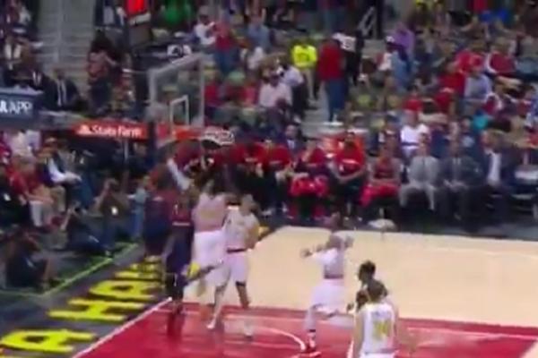 NADREALNO: Džon Vol izveo potez godine u NBA, nema šanse da vidite gde je sakrio loptu pre monstruoznog kucanja! (VIDEO)